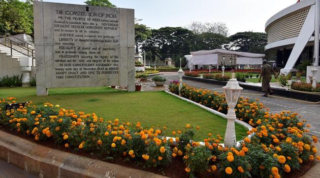NATURE RULES: The Vidhan Bhavan at Nariman Point in south Mumbai is home to 30 flowering plants. Inaugurated by former Prime Minister, the late Indira Gandhi on April 19, 1981, the site hosts seasonal flowers for three months – April, May and June. (Anshuman Poyrekar/HT Photo)