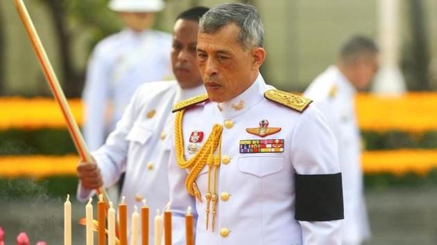 Thailand's King Maha Vajiralongkorn Bodindradebayavarangkun pays his respect to the monument of King Rama I after signing a new constitution in Bangkok.(Reuters Photo) Thailand's King Maha Vajiralongkorn Bodindradebayavarangkun pays his respect to the monument of King Rama I after signing a new constitution in Bangkok.(Reuters Photo)