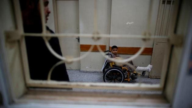 Mohammed Bahtiti, 13, who fractured his leg, waits for medical checks at an outpatient clinic at Shifa hospital. (Mohammed Salem/REUTERS)