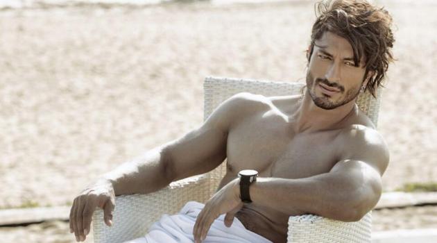 Vidyut says the children not only train with him, but they are all part of his film stunt team as well. (HT Photo) Vidyut says the children not only train with him, but they are all part of his film stunt team as well. (HT Photo)