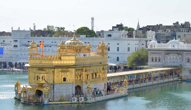 The Golden Temple community kitchen serves ‘langar’ round the clock. Recently, ‘organic langar’ has also been started.(Gurpreet Singh/HT)