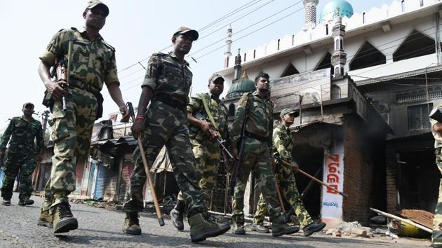 Bhadrak witnessed violence on Friday, as mobs set ablaze shops and attacked police vehicles. Authorities later imposed a curfew. (Arabinda Mahapatra/HT Photo)