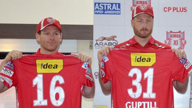 Kings XI Punjab players Eoin Morgan (left) and Martin Guptill display the team jersey in Indore. Live streaming and live cricket score of Saturday’s 2017 Indian Premier League match between Kings XI Punjab vs Rising Pune Supergiants will be available online.(PTI)