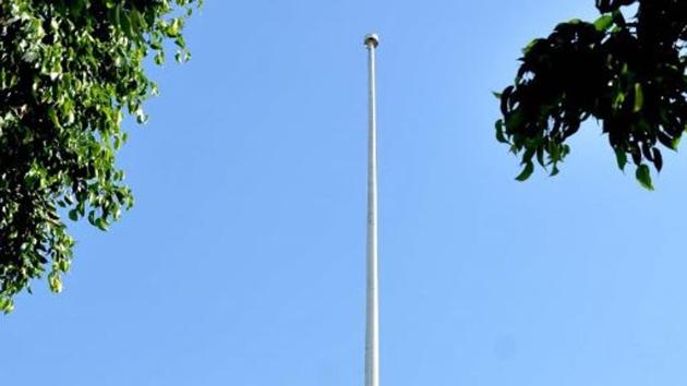 The Tricolour was hoisted on the country’s tallest flagpost (360 feet) at the Indo-Pak Attari border on March 5, 2017.(HT Photo)