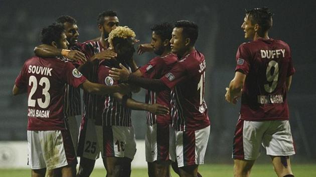 Sony Norde’s brilliant strike helped Mohun Bagan beat East Bengal 2-1 in a volatile match in Siliguri and inch closer to the I-League title. (Hindustan Times via Getty Images) Sony Norde’s brilliant strike helped Mohun Bagan beat East Bengal 2-1 in a volatile match in Siliguri and inch closer to the I-League title. (Hindustan Times via Getty Images)