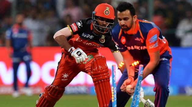 Delhi Daredevils captain and bowler Zaheer Khan (R) looks on as Royal Challengers Bangalore batsman Vishnu Vinod (L) gets run out. (AFP)