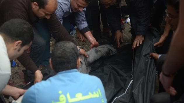 Egyptians try to help ambulance to carry body of victims after suicide bomber in front of a church in Alexandria, Egypt, April 9, 2017. (Fawzy Abdel Hamied / REUTERS)