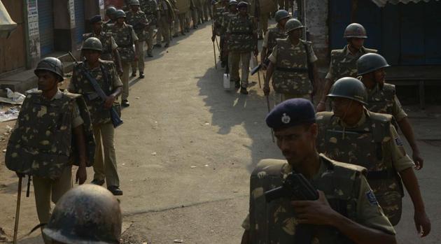 A flag march by security personnel after curfew was imposed in Bhadrak after communal violence.(Arabinda Mahapatra/HT Photo) A flag march by security personnel after curfew was imposed in Bhadrak after communal violence.(Arabinda Mahapatra/HT Photo)