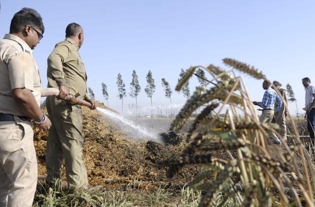 The farmers said that fire brigade was immediately informed about the incident, but they reached the spot only after the villagers has already doused the fire and controlled the situation. (Bharat Bhushan /HT)