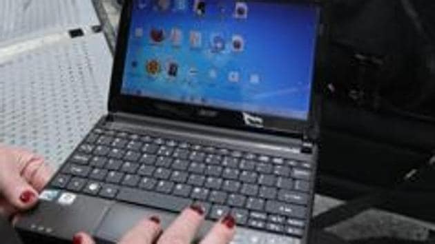 A woman travelling to the United States opens her laptop before checking in at Beirut international airport on March 22. (AFP File Photo) A woman travelling to the United States opens her laptop before checking in at Beirut international airport on March 22. (AFP File Photo)