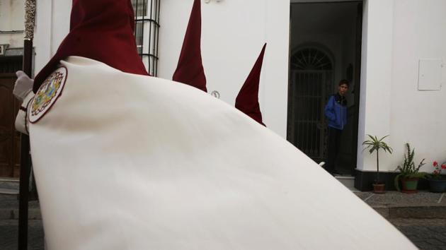 Penitents of the Santo Cristo de la Sangre brotherhood take part in a procession during the Holy Week in Medina Sidonia, southern Spain. (Susana Vera/REUTERS)