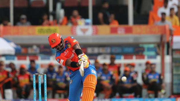 Dwayne Smith started the revival process along with Dinesh Karthik as Gujarat Lions aimed to reach a good total. (BCCI)