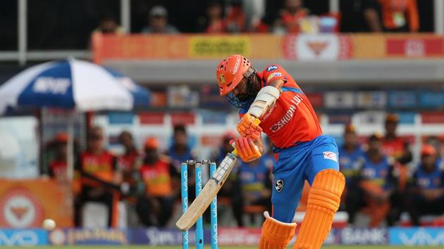 Dinesh Karthik and Dwayne Smith shared a 56-run stand as Gujarat Lions targeted a score of 150-plus (BCCI)