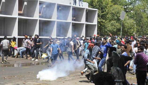 Students protesting against the fee hike at Panjab University in Chandigarh on Tuesday, April 11. (Karun Sharma/HT)