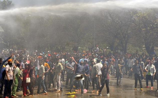 Students protesting against the fee hike at Panjab University in Chandigarh on Tuesday, April 11. (Karun Sharma/HT)