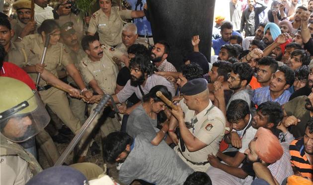 Students protesting against the fee hike at Panjab University in Chandigarh on Tuesday, April 11. (Karun Sharma/HT)