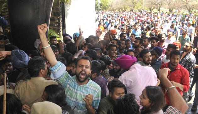 Students protesting against the fee hike at Panjab University in Chandigarh on Tuesday, April 11. (Karun Sharma/HT)