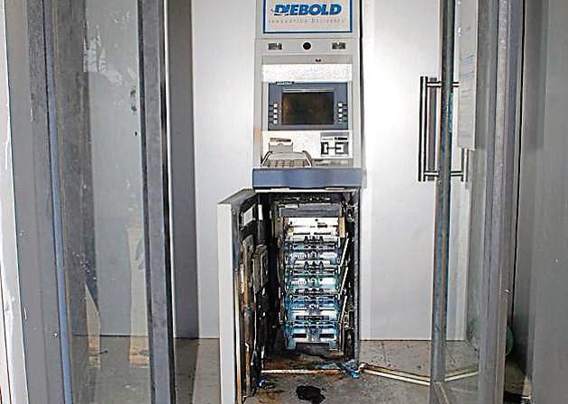 An ATM that was targeted by thieves in Phagwara.(HT Photo)