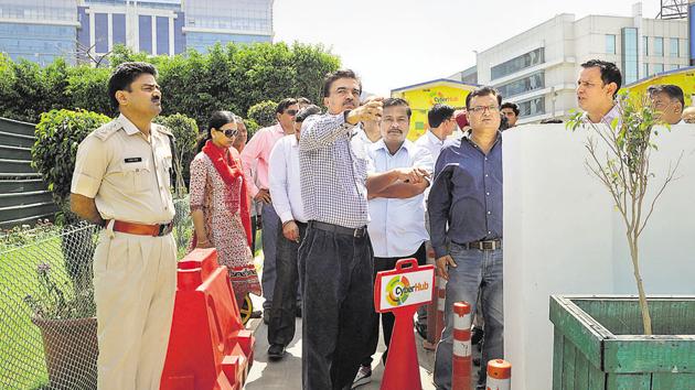 Excise, tax department and police officers at CyberHub on Tuesday. (Parveen Kumar/HT) Excise, tax department and police officers at CyberHub on Tuesday. (Parveen Kumar/HT)