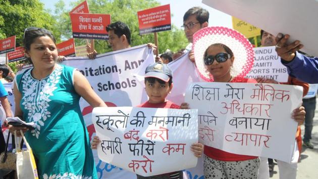 Children , parents and members of Haryana parents forum for education protesting against fee hike in private schools in New Delhi . (HT File photo) Children , parents and members of Haryana parents forum for education protesting against fee hike in private schools in New Delhi . (HT File photo)