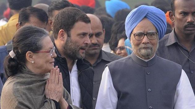 Former prime minister Manmohan Singh, Congress president Sonia Gandhi and party vice-president Rahul Gandhi at Jawaharlal Nehru's birth anniversary at Shanti Van in New Delhi, India.(HT FILE PHOTO)