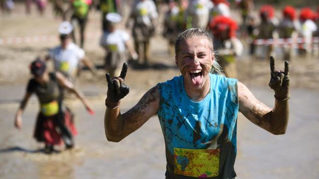 On the usual military playground, an ingenious course made of 27 obstacles was on the program of the 7.5 km of races whereas a shortened route to 1.5 was proposed to the children. (Fabrice Coffrini / AFP)