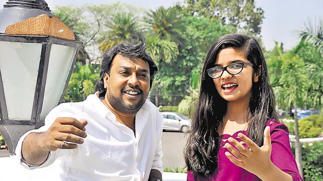Lyricist Shabbir Ahmed with reality show singer Tanya Tiwari. (Dheeraj Dhawan/HT Photo) Lyricist Shabbir Ahmed with reality show singer Tanya Tiwari. (Dheeraj Dhawan/HT Photo)
