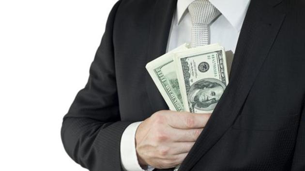 NK Verma and Mahesh Kumar were caught red-handed while accepting a bribe of Rs 25,000 for various consignments on Wednesday. (HT Photo for representational purpose only) NK Verma and Mahesh Kumar were caught red-handed while accepting a bribe of Rs 25,000 for various consignments on Wednesday. (HT Photo for representational purpose only)