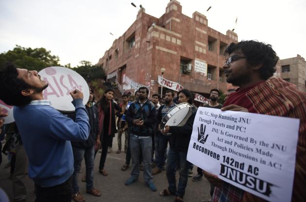 Students at a protest on JNU campus. (Sonu Mehta/HT Photo) Students at a protest on JNU campus. (Sonu Mehta/HT Photo)