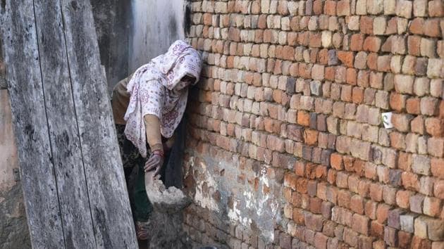 Women manual scavengers in the villages go door-to-door in Uttarakhand, cleaning dry latrines.(Burhaan Kinu/HT PHOTO)