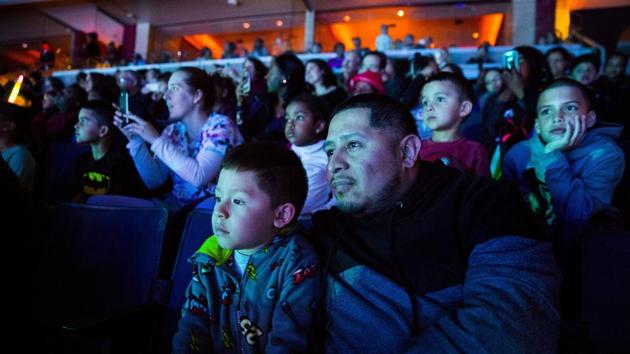 Audience watch a performance by Ringling Bros. and Barnum & Bailey circus. (Doug Mills /NYT) Audience watch a performance by Ringling Bros. and Barnum & Bailey circus. (Doug Mills /NYT)