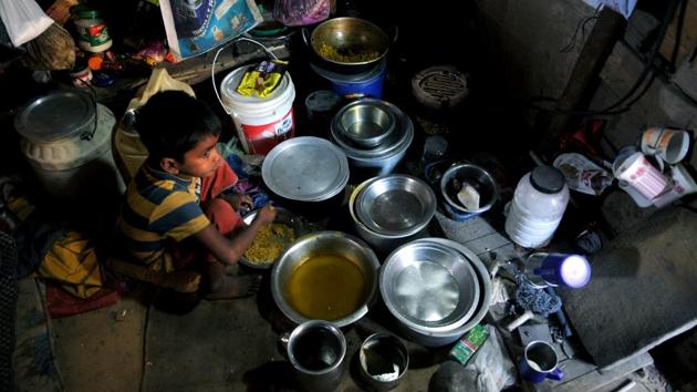 A Rohingya Muslim child eats his meal at a refugee camp. (Nitin Kanotra/HT Photo)