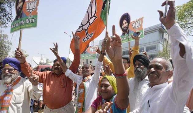 BJP supporters celebrate the victory of party candidate Majinder Singh Sirsa in Rajouri Garden bypoll on Thursday.(Ravi Choudhary/HT Photo) BJP supporters celebrate the victory of party candidate Majinder Singh Sirsa in Rajouri Garden bypoll on Thursday.(Ravi Choudhary/HT Photo)