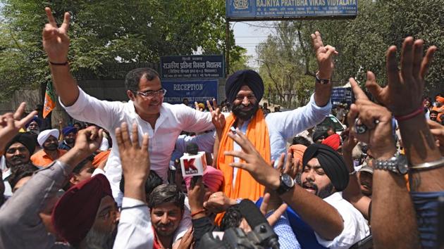 BJP’s winning candidate Majinder Singh Sirsa celebrates his victory with supporters in Rajouri Garden in New Delhi on Thursday. (Ravi Choudhary/HT Photo) BJP’s winning candidate Majinder Singh Sirsa celebrates his victory with supporters in Rajouri Garden in New Delhi on Thursday. (Ravi Choudhary/HT Photo)