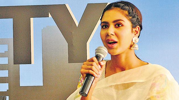 Actors Sonam Bajwa and Gippy Grewal (not in pic) were at the HT office in SAS Nagar on Thursday, the eve of their latest release ‘Manjey Bistrey’. (Keshav Singh/HT)