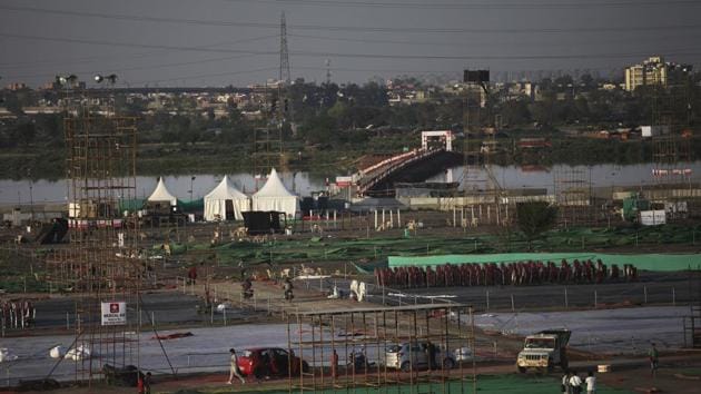 The National Green Tribunal-appointed expert panel report estimated that over R 42 crore and 10 years would be needed to fix the damage caused to the Yamuna floodplains by the Art of Living foundation’s three-day festival held last year.(AP)