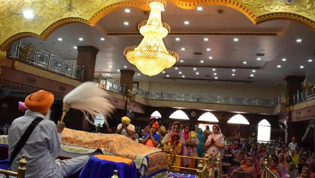 Devotees offering obeisance during Baisakhi celebrations at Gurudwara Nauvi Patshahi, Guru Teghbhadar nagar in Jalandhar. (Sikander Singh Chopra/HT Photo) 
