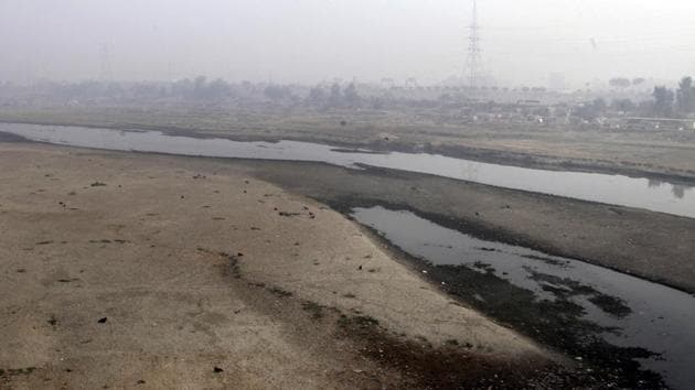 The 40-year-old Indus Waters Treaty between India and Pakistan has been an outstanding example of conflict resolution but scarcity of water in the basin states since the early 1990s has brought the agreement under strain.(AP File)