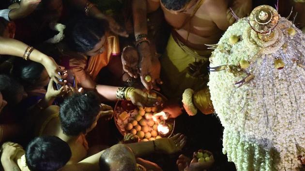 The Karaga is a pot on which a floral cone is taken in procession from the historic Dharmaraya Swamy Temple in the Thigalara-peytey area of the old City in Bangalore, through the night. (Arijit Sen/HT Photo) The Karaga is a pot on which a floral cone is taken in procession from the historic Dharmaraya Swamy Temple in the Thigalara-peytey area of the old City in Bangalore, through the night. (Arijit Sen/HT Photo)