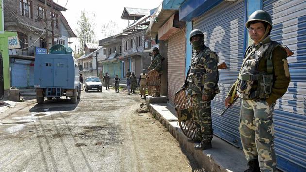 CRPF personnel maintain vigil during repoll in Srinagar Lok Sabha constituency in Budgam district of Kashmir on Thursday.(PTI Photo)