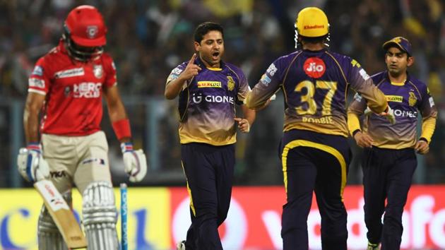 Kolkata Knight Riders’ Piyush Chawla (2nd L) celebrates the wicket of Kings XI Punjab cricketer Manan Vohra (L). (AFP)