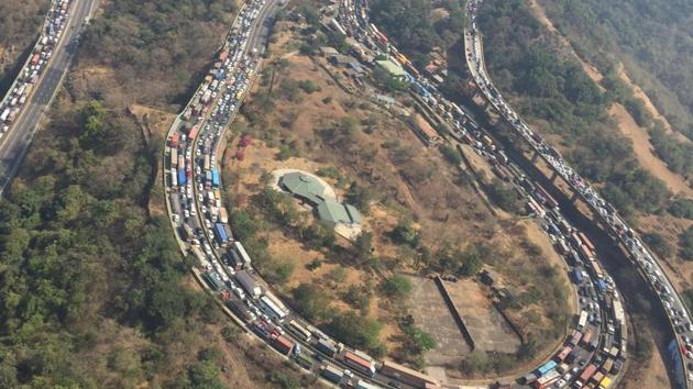 Vehicles from Pune and neighbouring cities will enter Mumbai from the expressway and the old Mumbai highway via Pune. (HT File Photo) Vehicles from Pune and neighbouring cities will enter Mumbai from the expressway and the old Mumbai highway via Pune. (HT File Photo)