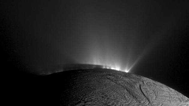 Rows of plumes rise from ice fractures on the surface of Enceladus, a moon orbiting Saturn.(NYT Photo) Rows of plumes rise from ice fractures on the surface of Enceladus, a moon orbiting Saturn.(NYT Photo)
