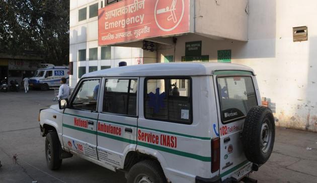 The doctor dealing with the case said there was delay in the ambulance service, but the ambulance unit gives a different version. (Parveen Kumar/HT Photo) The doctor dealing with the case said there was delay in the ambulance service, but the ambulance unit gives a different version. (Parveen Kumar/HT Photo)