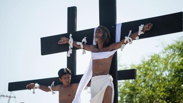 In photos: The world commemorates Jesus’ crucifixion | Hindustan Times