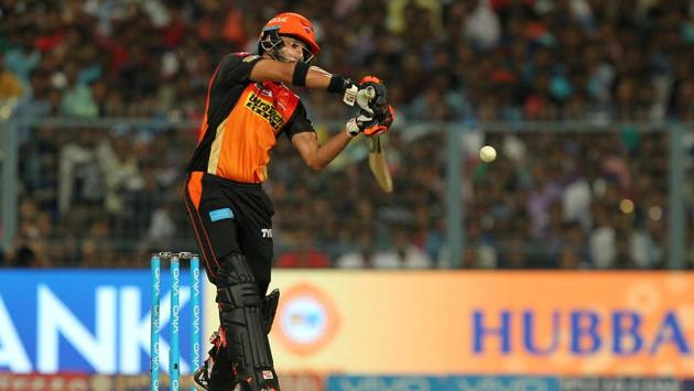 With David Warner and Moises Henriques falling in quick succession, Yuvraj Singh tried to pull the momentum in SRH’s favor with some lusty blows. (bCCI)