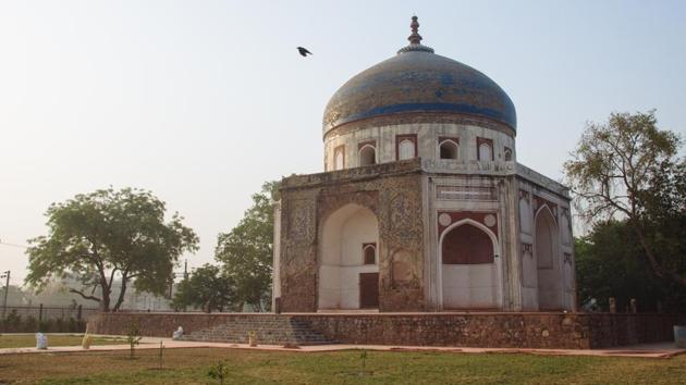 Neela Gumbad is one of the oldest remnants of the Mughal era in Delhi. Completed in 1625, it is located next to the Nizamuddin Railway Station behind the Humayun tomb complex. (Vageesh Lall/HT Photo)