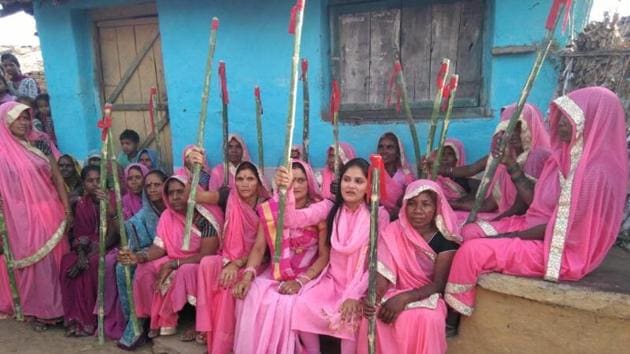 The Gulabi Gang in the Bundelkhand region of Madhya Pradesh is out to shut down illicit alcohol business and end alcoholism. (HT PHOTO) The Gulabi Gang in the Bundelkhand region of Madhya Pradesh is out to shut down illicit alcohol business and end alcoholism. (HT PHOTO)