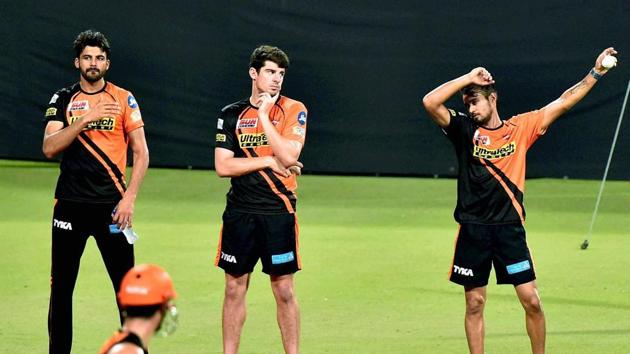 Kolkata Knight Riders vs Sunrisers Hyderabad could be a bowlers’ day out when the two teams lock horns in a 2017 Indian Premier League clash at the Eden Gardens on Saturday.(PTI)