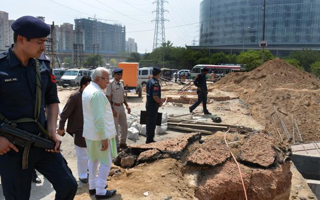 Chief Minister of Haryana Manohar Lal Khattar inspects the underpass project at Iffco Chowk in Gurgaon on Saturday. (Parveen Kumar/HT) Chief Minister of Haryana Manohar Lal Khattar inspects the underpass project at Iffco Chowk in Gurgaon on Saturday. (Parveen Kumar/HT)